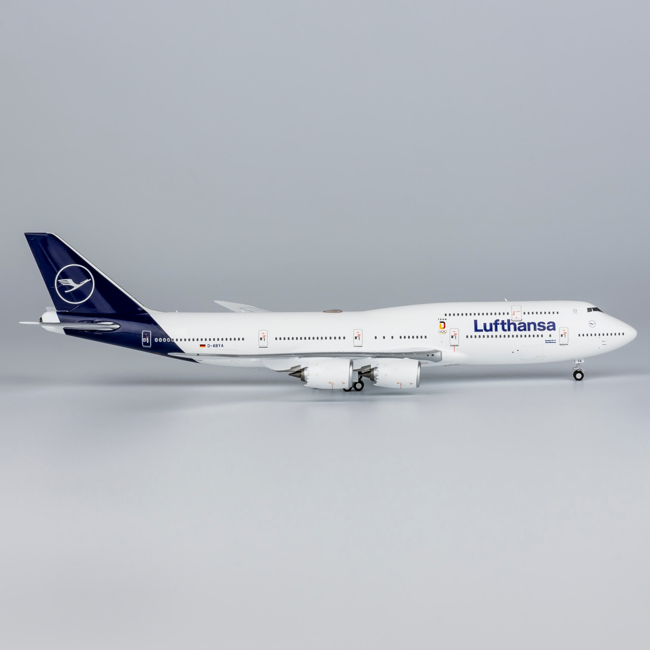 NG Models Lufthansa 747-8 TEAM D D-ABYA 78033 1:400