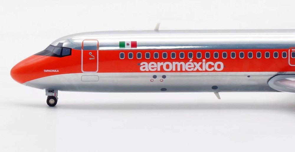 Inflight200 AeroMexico McDonnell Douglas DC-9-32 XA-AME with stand