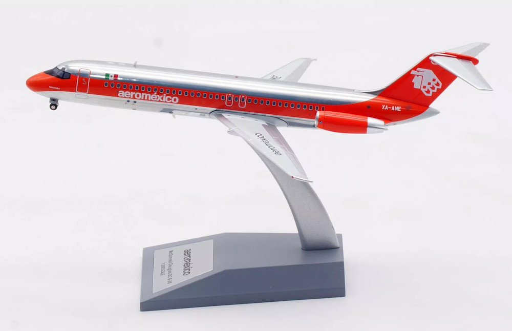 Inflight200 AeroMexico McDonnell Douglas DC-9-32 XA-AME with stand