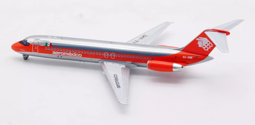 Inflight200 AeroMexico McDonnell Douglas DC-9-32 XA-AME with stand