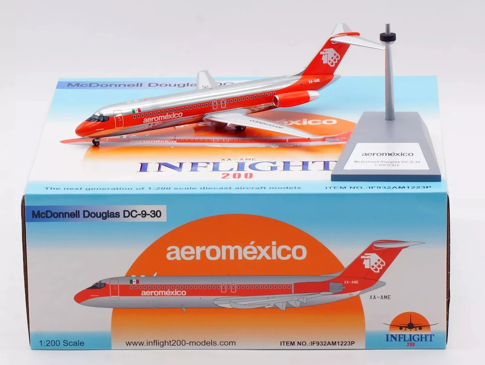 Inflight200 AeroMexico McDonnell Douglas DC-9-32 XA-AME with stand