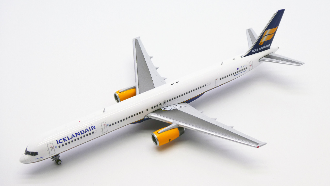 Gemini 1/400 B757-300 アイスランドエアー TF-FIX JC Wings Icelandair Boeing 757-300 Reg: TF-FIX With Antenna