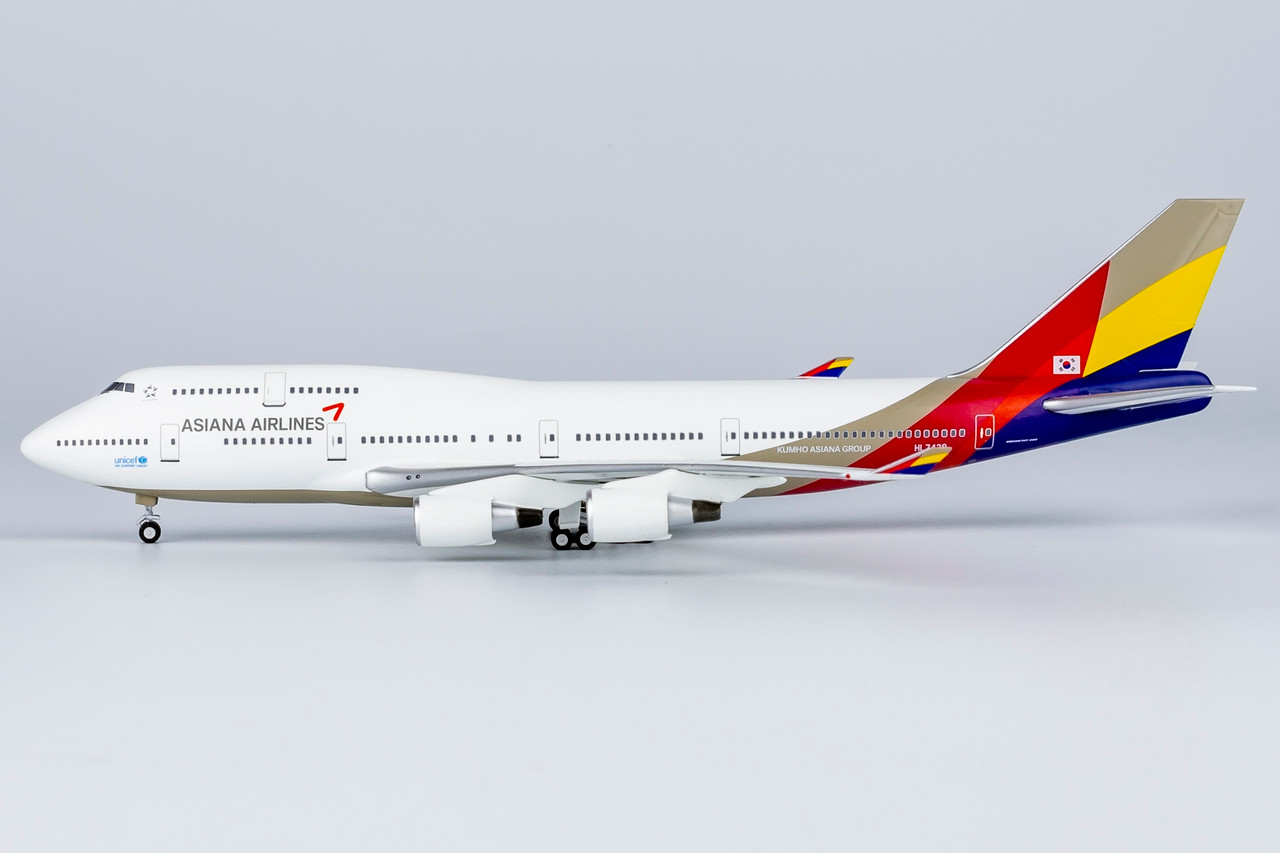 【非売品】アシアナ航空B747-400 1/200モデルプレーン 新品未使用 アシアナ航空 B747-400 1/200 アシアナ航空 1⁄200 B747-400 Jcwings