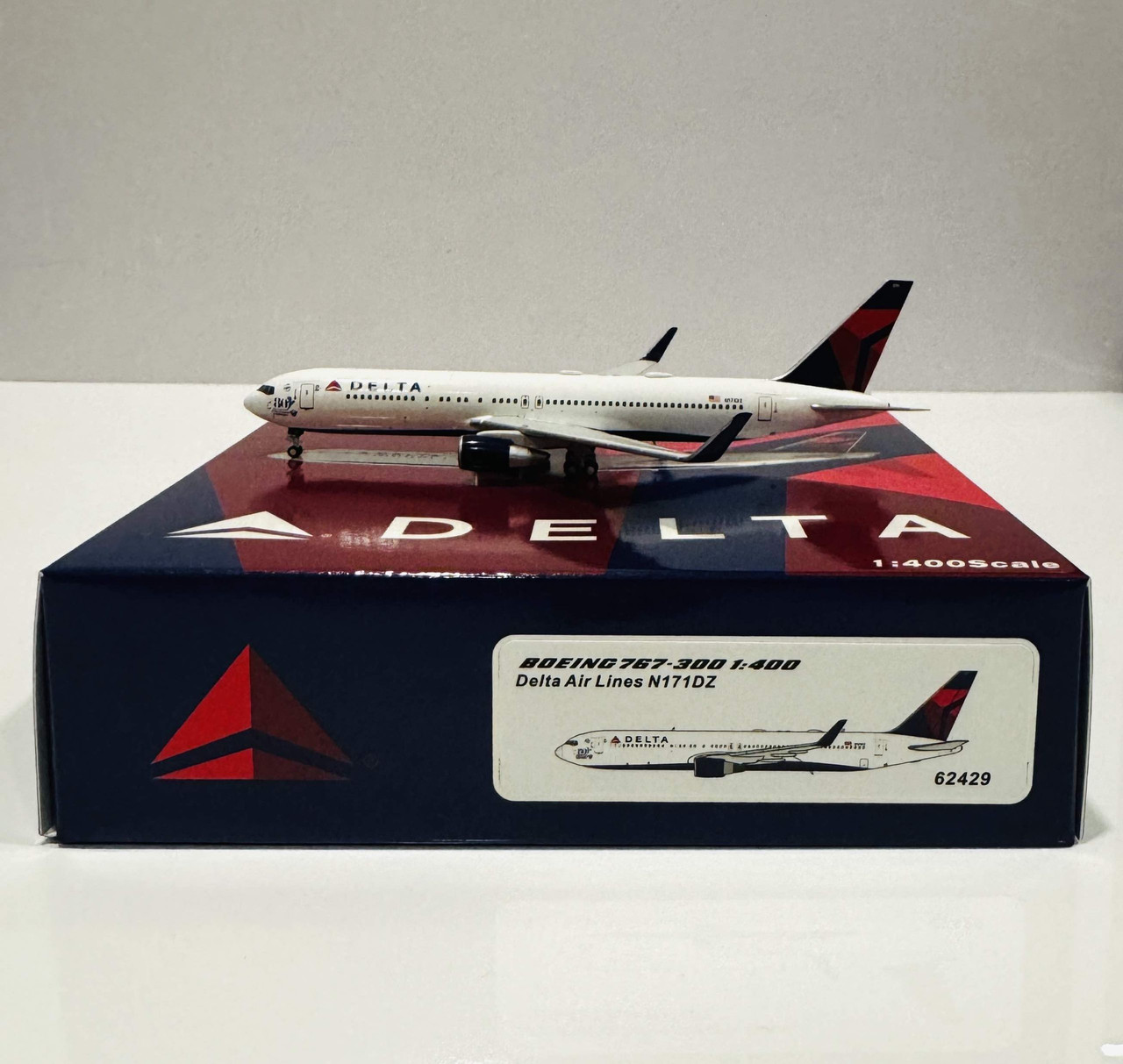 Panda Models Delta Air Lines Commemorating the 80th anniversary of