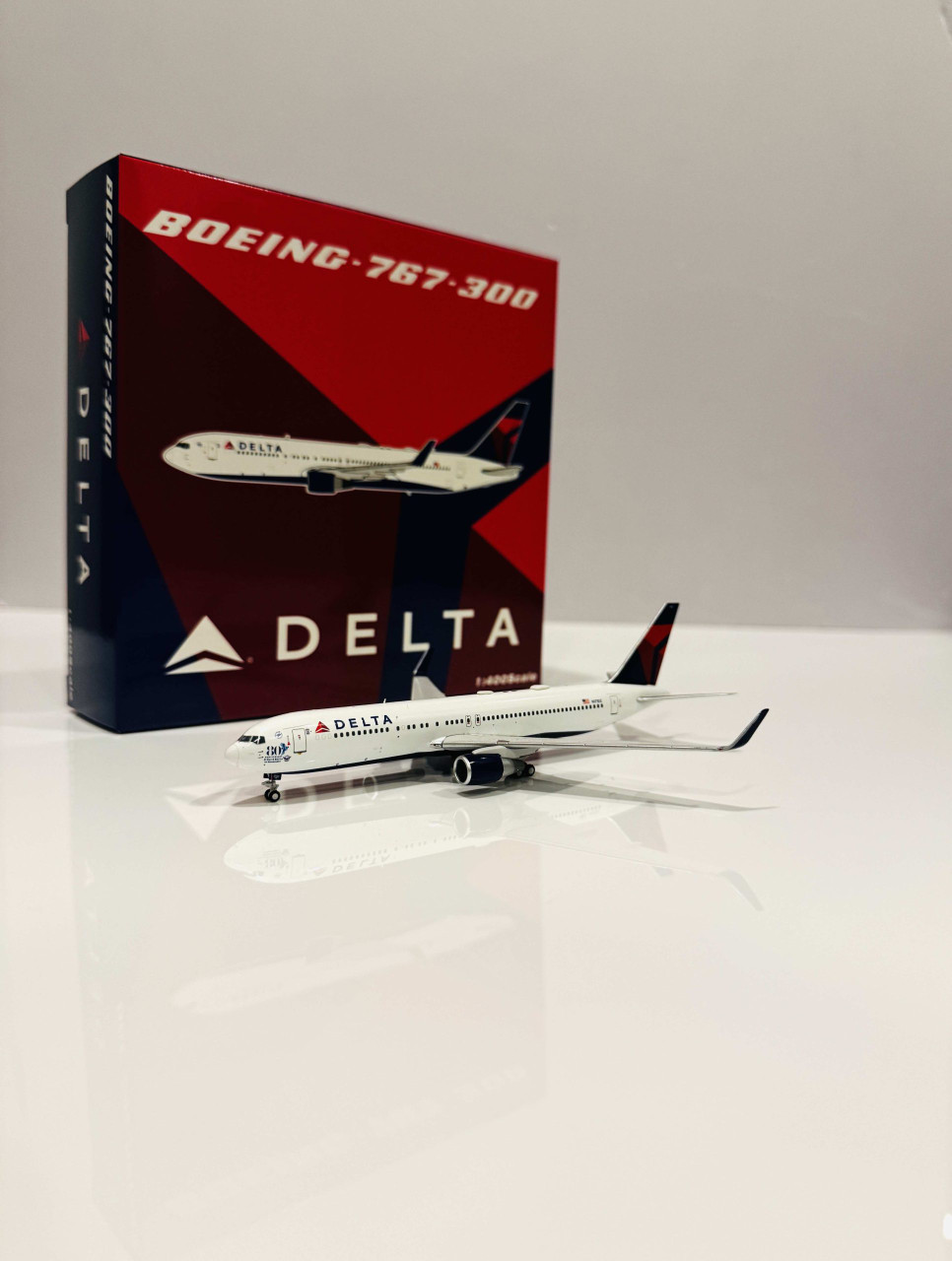 Panda Models Delta Air Lines Commemorating the 80th anniversary of