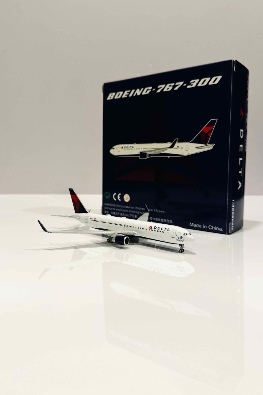 Panda Models Delta Air Lines Commemorating the 80th anniversary of