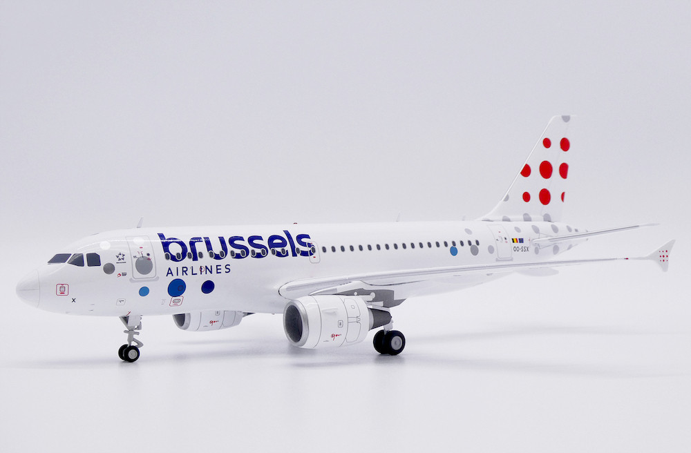 JC Wings Brussels Airlines Airbus A319 Reg: OO-SSX With Stand