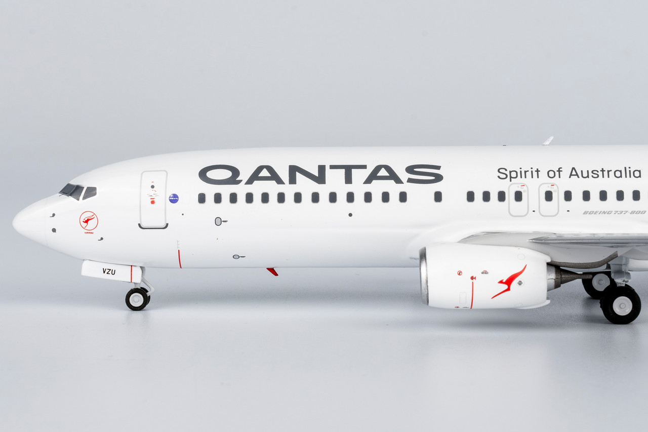 NG Model Qantas 737-800/w with scimitar winglets; new colors with