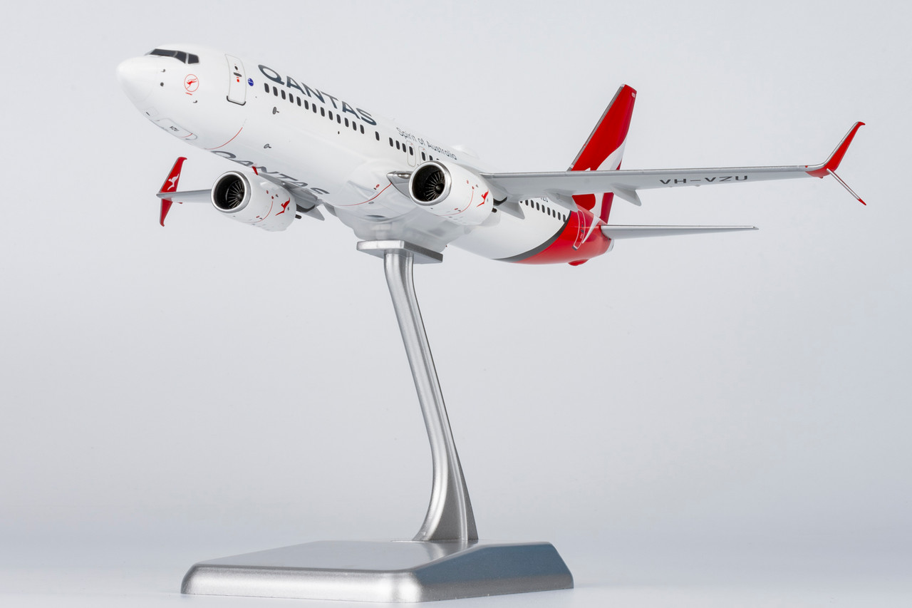 NG Model Qantas 737-800/w with scimitar winglets; new colors with