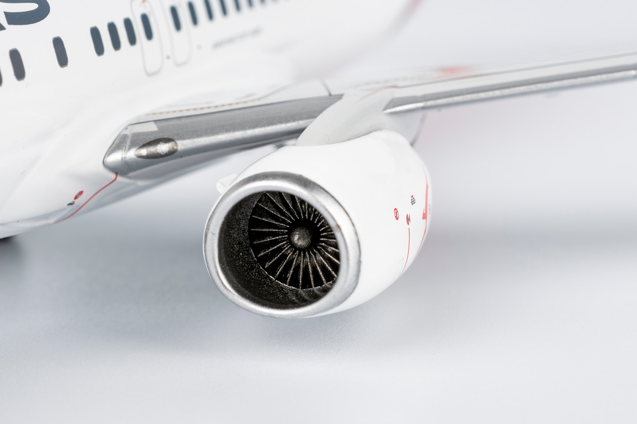 NG Model Qantas 737-800/w with scimitar winglets; new colors with