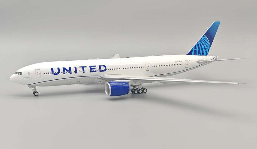Inflight200 United Airlines Boeing 777-222/ER N209UA with stand