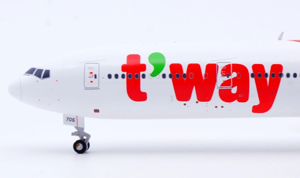 JC Wings T'Way Air Boeing 777-300ER Reg: HL8706 With Antenna