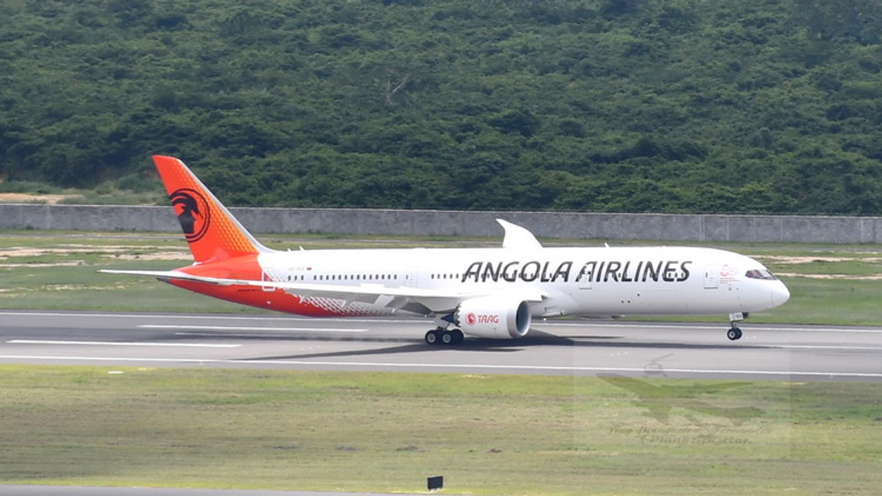 Phoenix Model TAAG Angola Airlines B787-9 D2-TEQ 11992 1:400