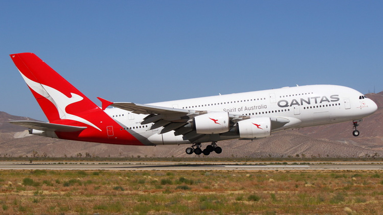 Phoenix Model Qantas A380 VH-OQF 04642 1:400