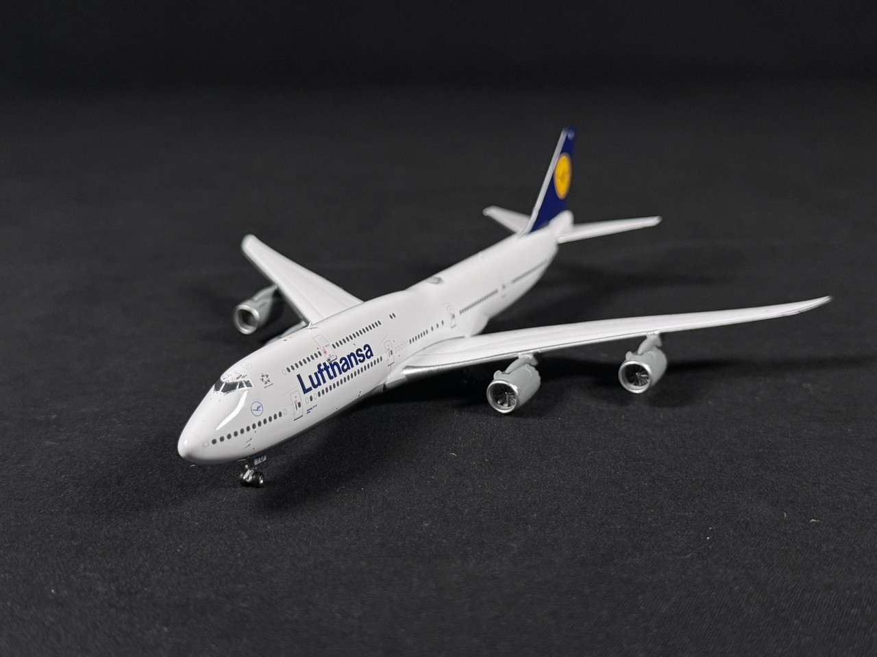 Phoenix Models Lufthansa Boeing 747-8i intercontinental Old Livery