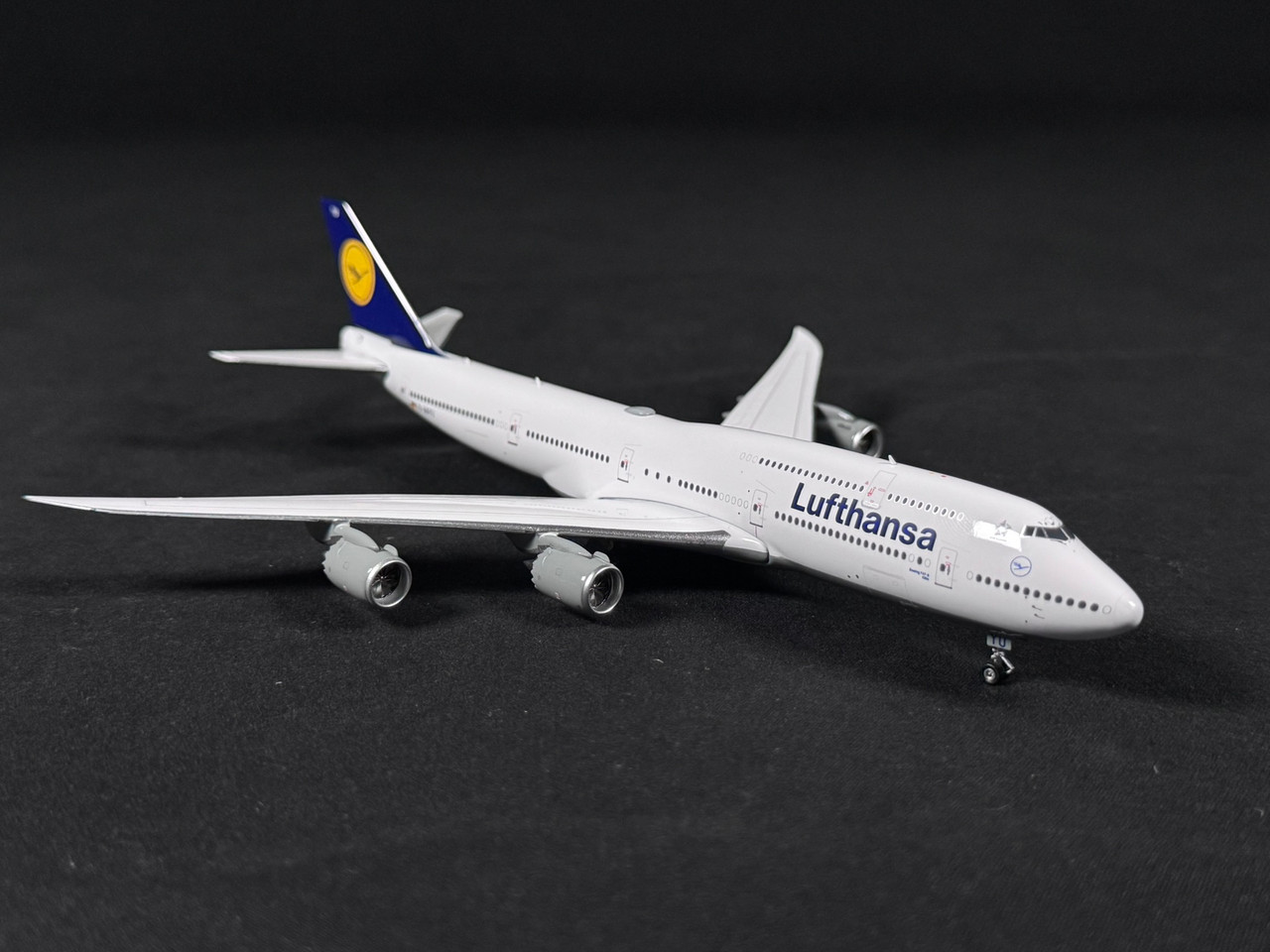 Phoenix Models Lufthansa Boeing 747-8i intercontinental Old Livery