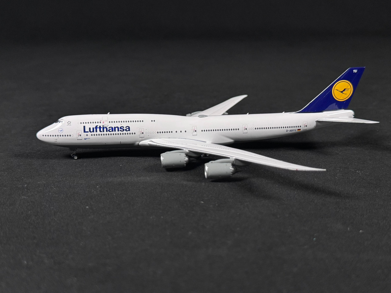 Phoenix Models Lufthansa Boeing 747-8i intercontinental Old Livery