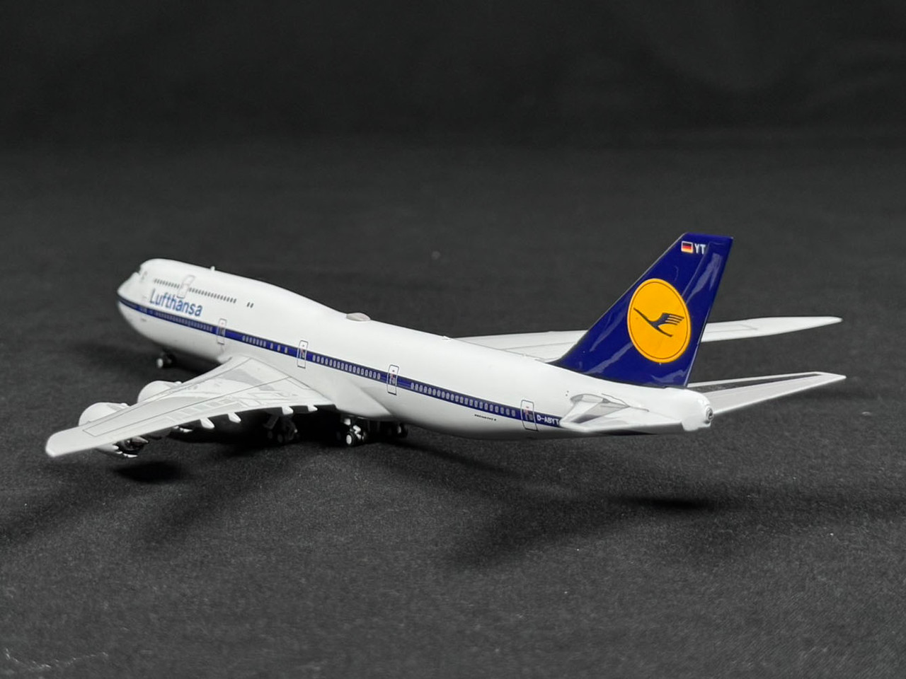 NG Models Lufthansa 747-8 D-ABYT 78016 1:400