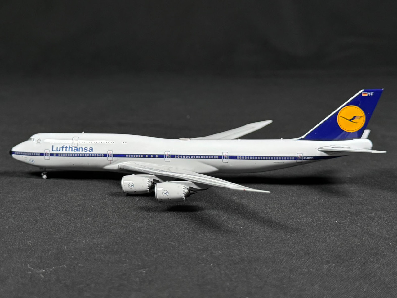 NG Models Lufthansa 747-8 D-ABYT 78016 1:400