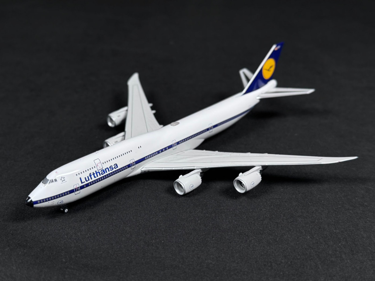 NG Models Lufthansa 747-8 D-ABYT 78016 1:400