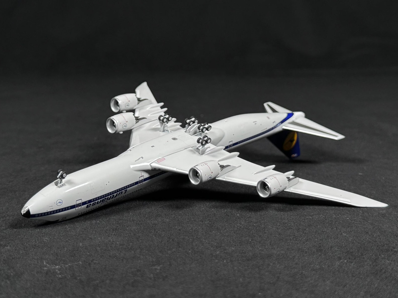 NG Models Lufthansa 747-8 D-ABYT 78016 1:400