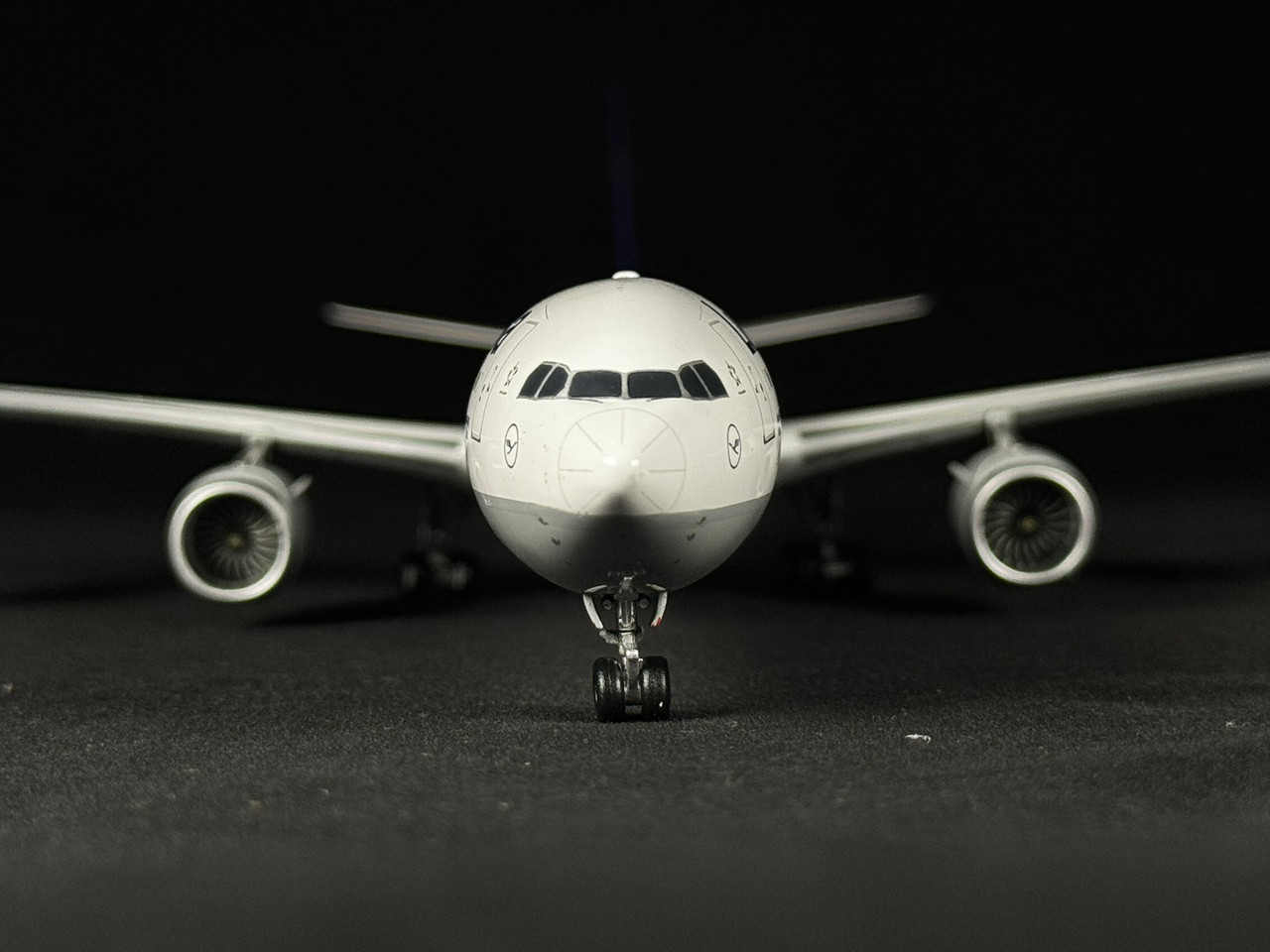 JC Wings Lufthansa A340-600 D-AIHK EW2346007 1:200
