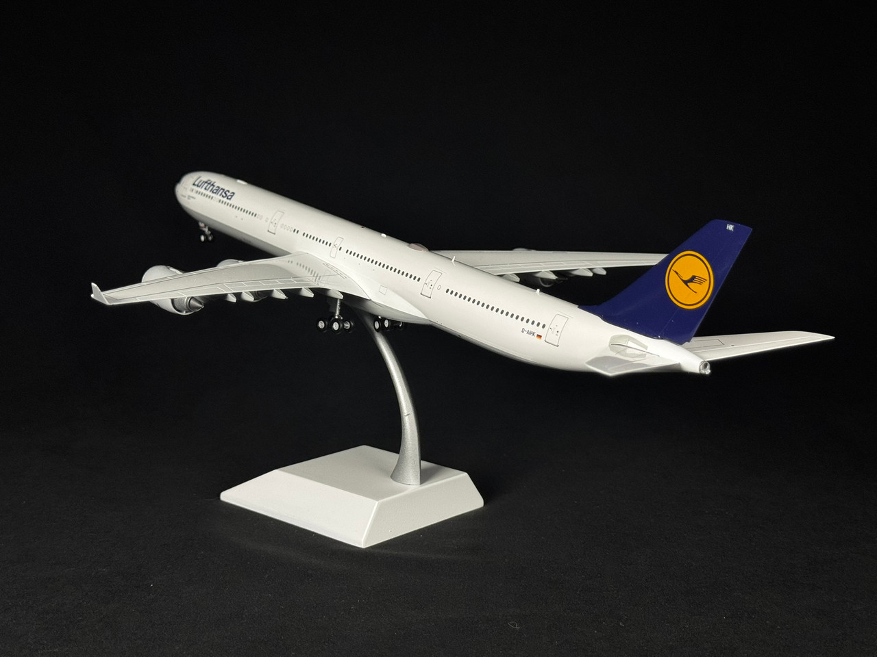 JC Wings Lufthansa A340-600 D-AIHK EW2346007 1:200