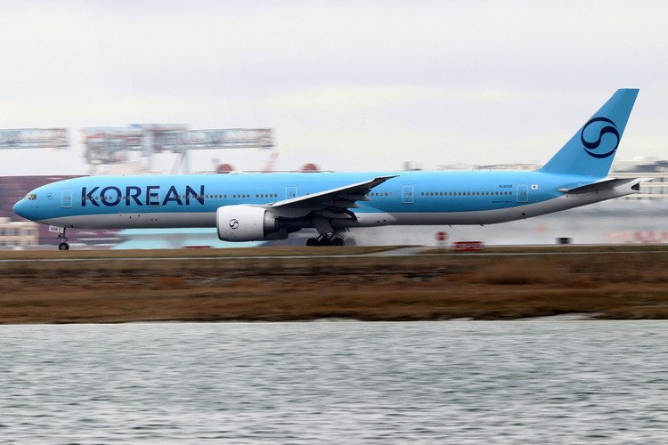 Phoenix Models Korean Air B777-300ER HL8008 04651 Scale 1:400