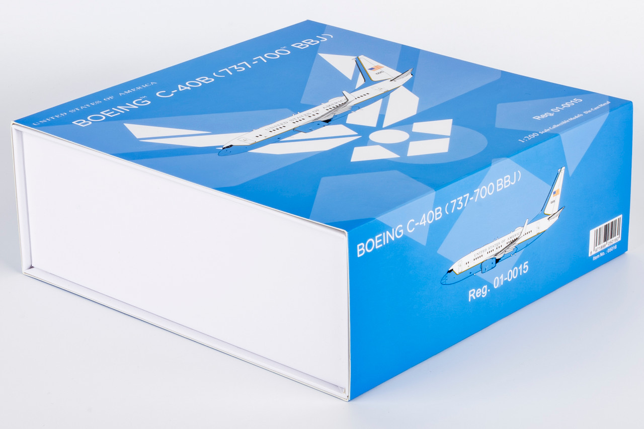 USA - Air Force C-40B (737-700 BBJ) 01-0015 with stand 05016 1:200