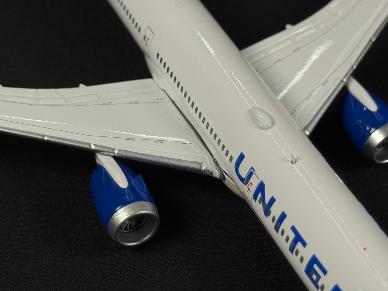 United Airlines 787-10 N13014 GJUAL2229 1:400 (REPAIRED WING)