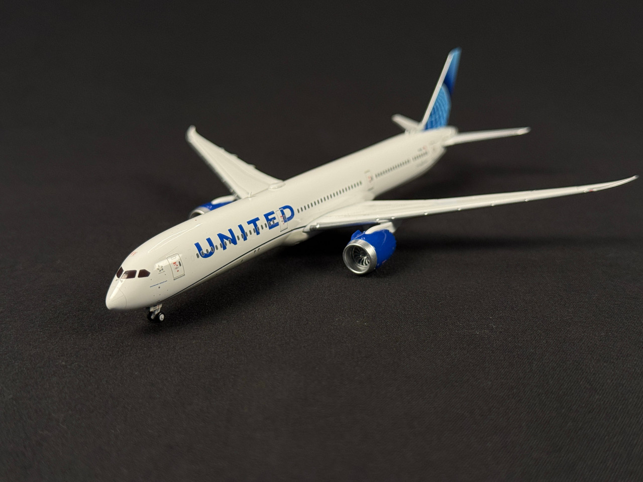 United Airlines 787-10 N13014 GJUAL2229 1:400 (REPAIRED WING)