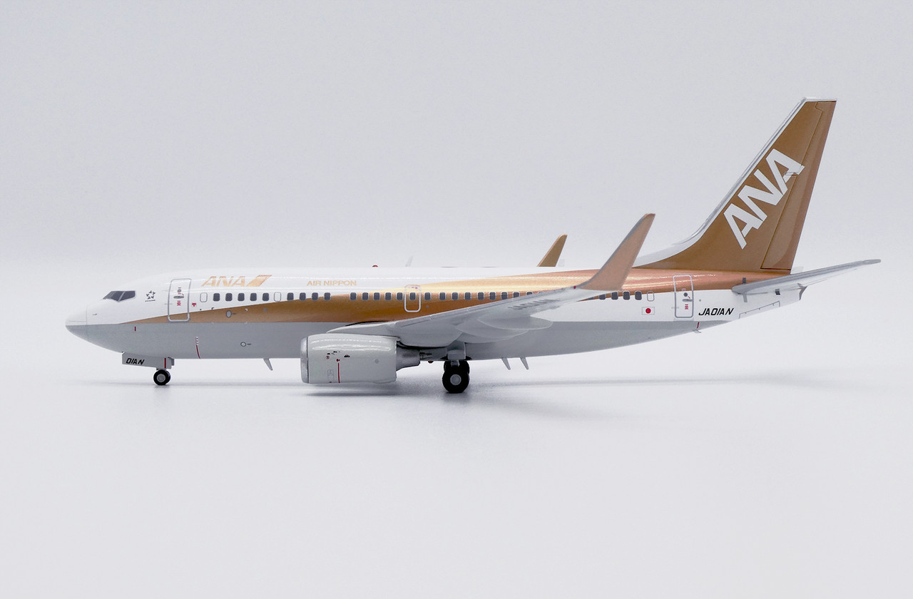 【新品】JC 1/200 ANA B737-700 GOLD JA01AN JC Wings ANA Boeing 737-700 