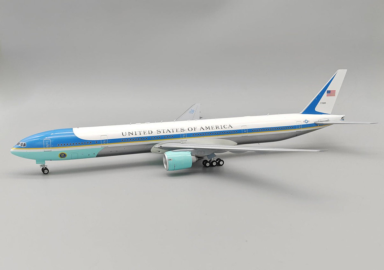 クエート航空　模型　Boeing777−300ER SCALE 1:200 Boeing 777 (777-300, 777-300ER) American Airlines 1/200