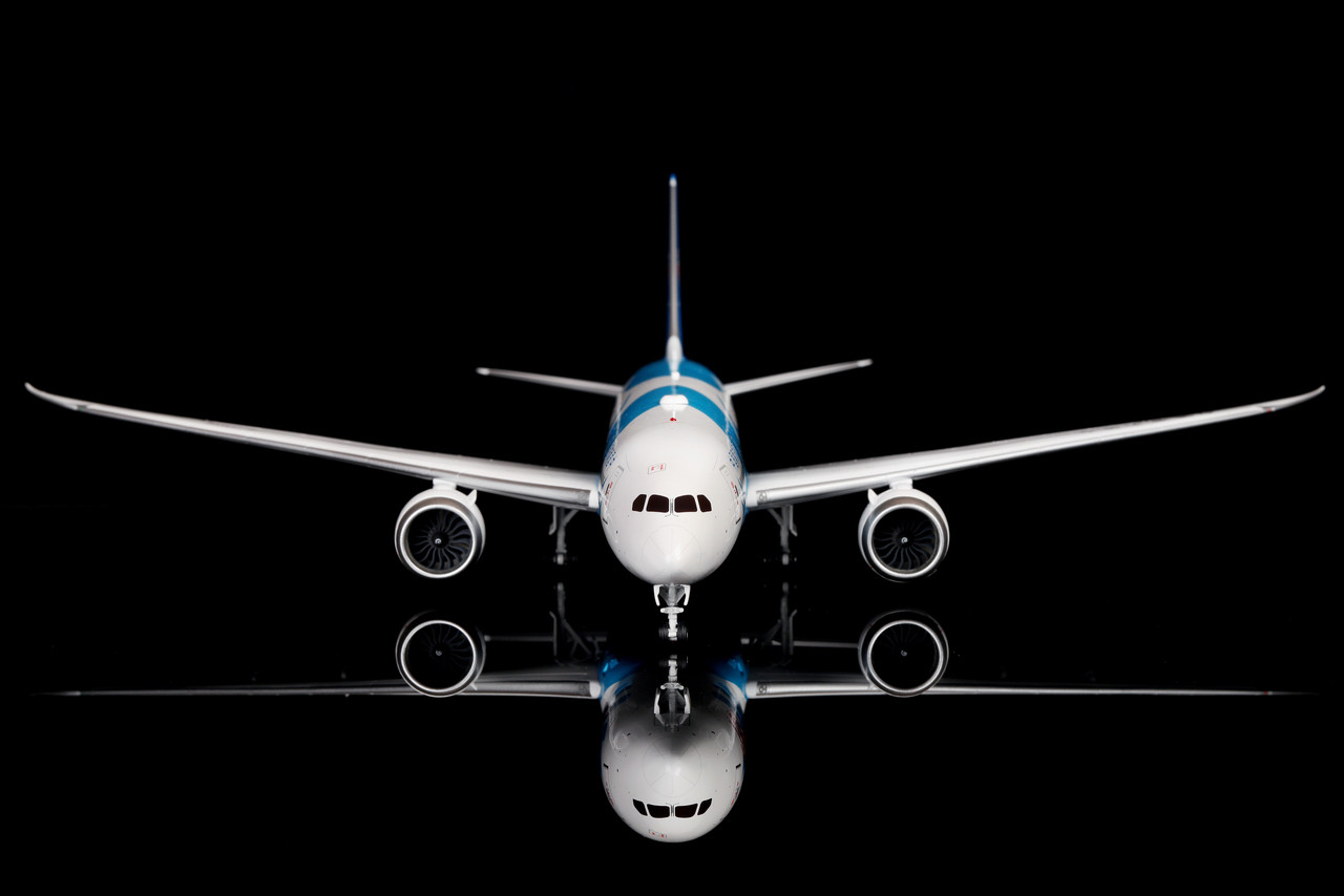 SQ Wings China Southern Boeing 787-9 B-1168 787th L2011