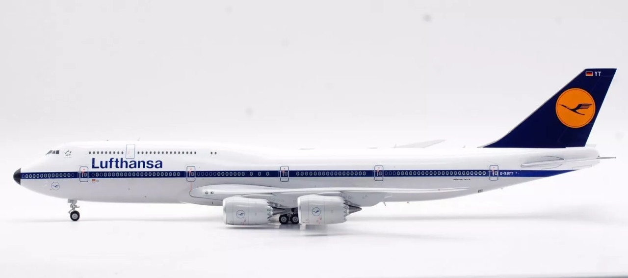 Lufthansa Boeing 747-8 D-ABYA スケール1:200 Lufthansa - B747-8- 38.15cm - D-ABYA - Scale 1/200 – Flying