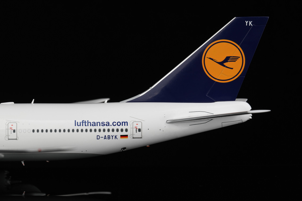 SQ Wings Lufthansa Boeing 747-8 D-ABYT L2087 Scale 1:200