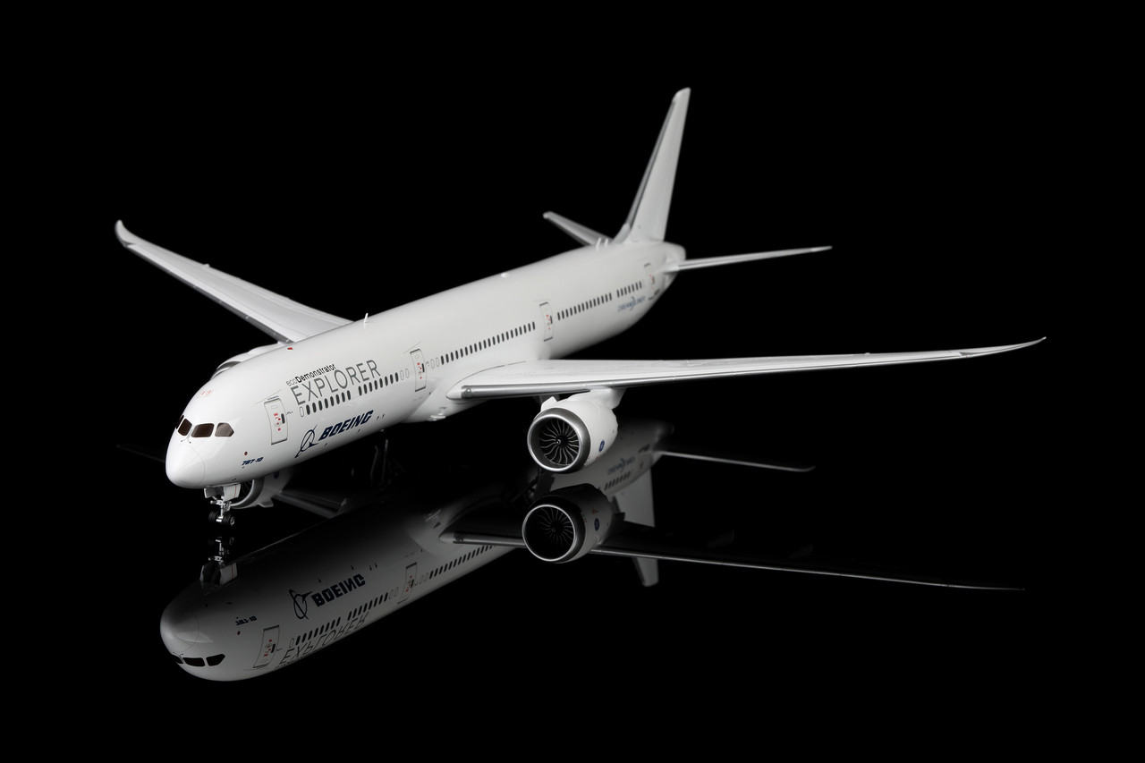 SQ Wings Boeing Company Boeing 787-10 N829OV Boeing House