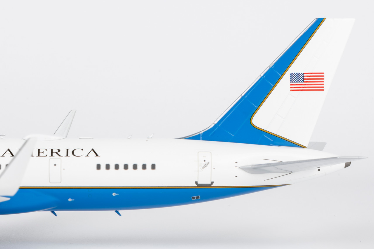 NG Model U.S. Air Force C-32A (757-200) 19-0018 42042 Scale 1:200