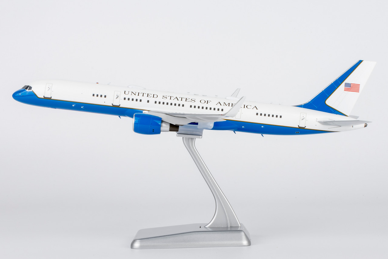 NG Model U.S. Air Force C-32A (757-200) 19-0018 42042 Scale 1:200