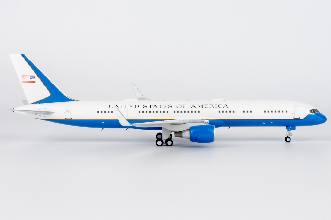 NG Model U.S. Air Force C-32A (757-200) 19-0018 42042 Scale 1:200