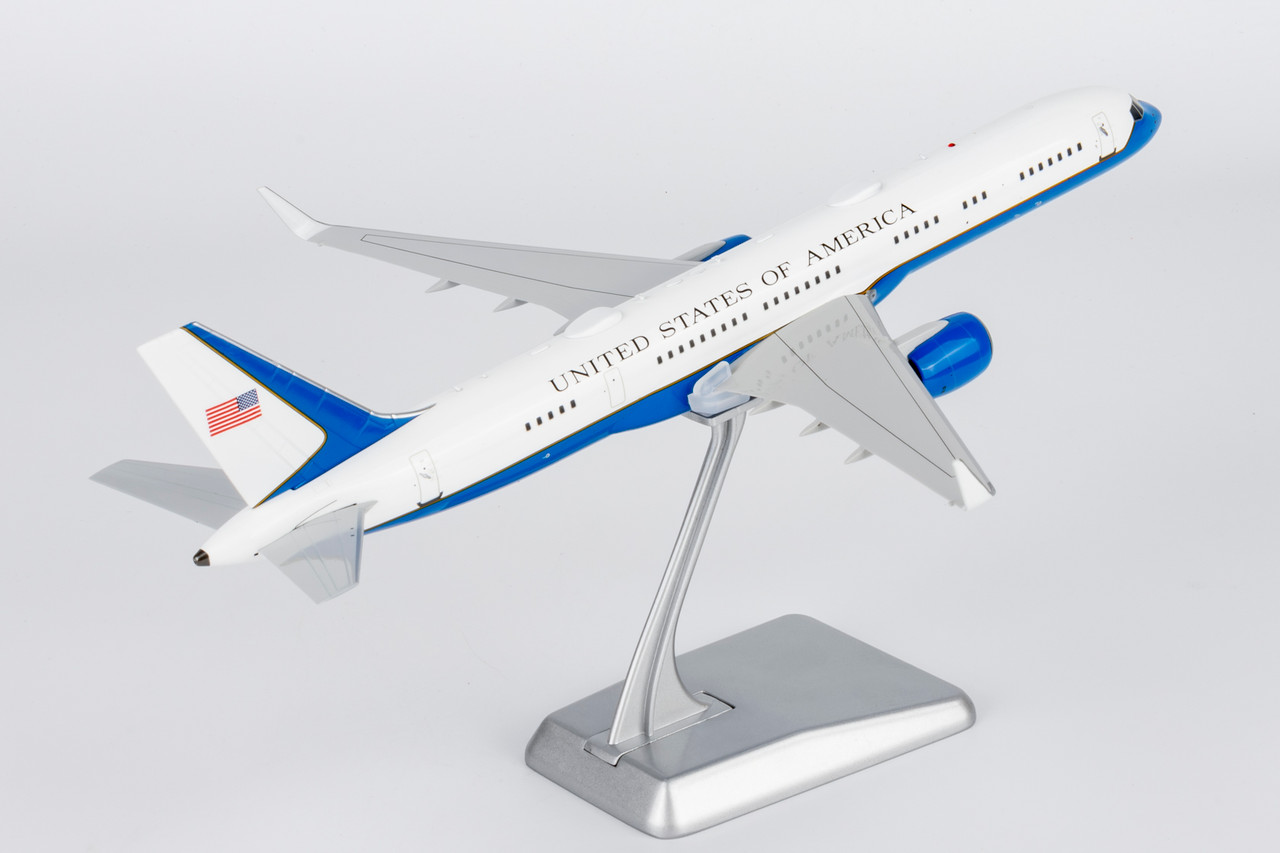 NG Model U.S. Air Force C-32A (757-200) 19-0018 42042 Scale 1:200