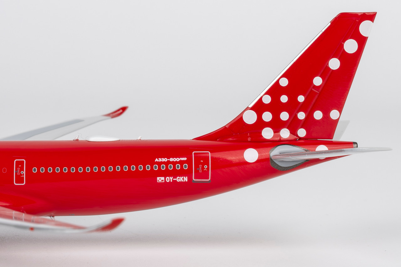 NG Models Air Greenland A330-800 Reg: OY-GKN 67004 Scale 1:400