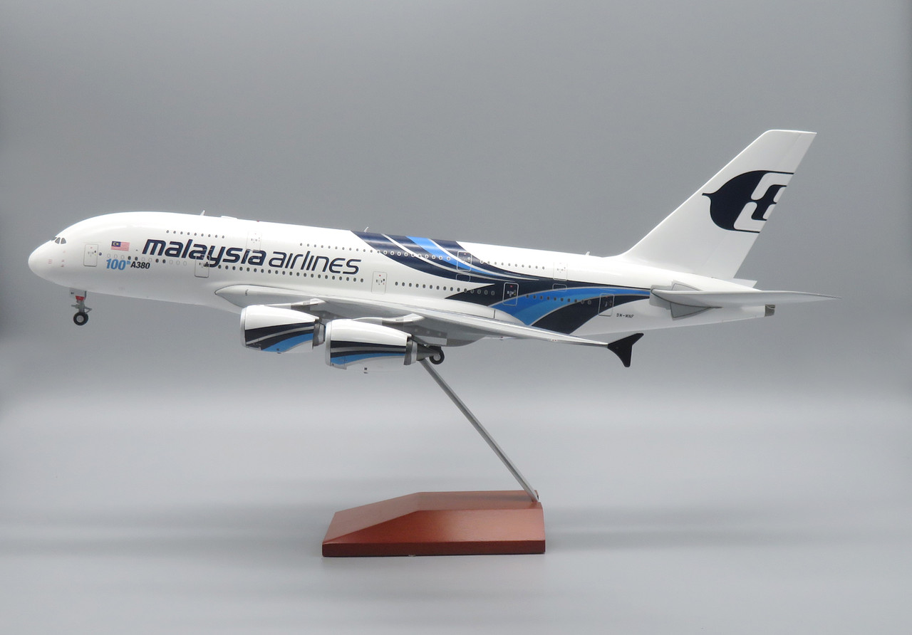 Apollo Malaysia Airlines A380 100th Reg: 9M-MNF A242012 Scale 1:200