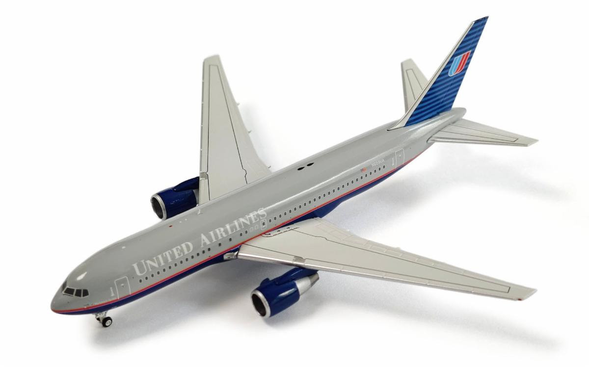 V1-400 UNITED AIRLINES BOEING 767-200ER Reg: N609UA 400020 Scale 1:400