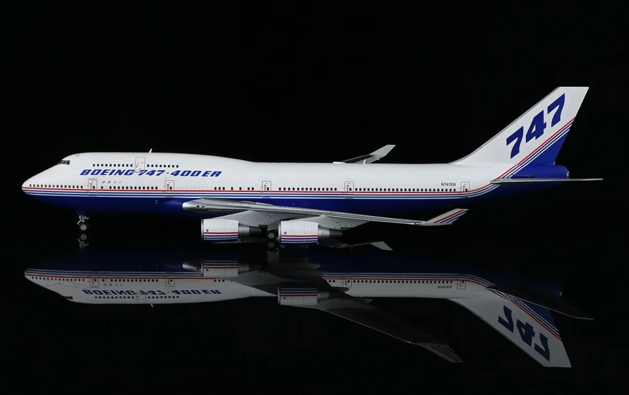 Boeing ハウスカラーB747-400 1/200スケールモデル Boeing ハウスカラーB747-400 1/200スケールモデル 【公式通販】