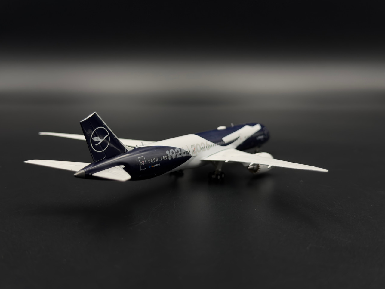 GeminiJets Lufthansa B787-9 D-ABPU 