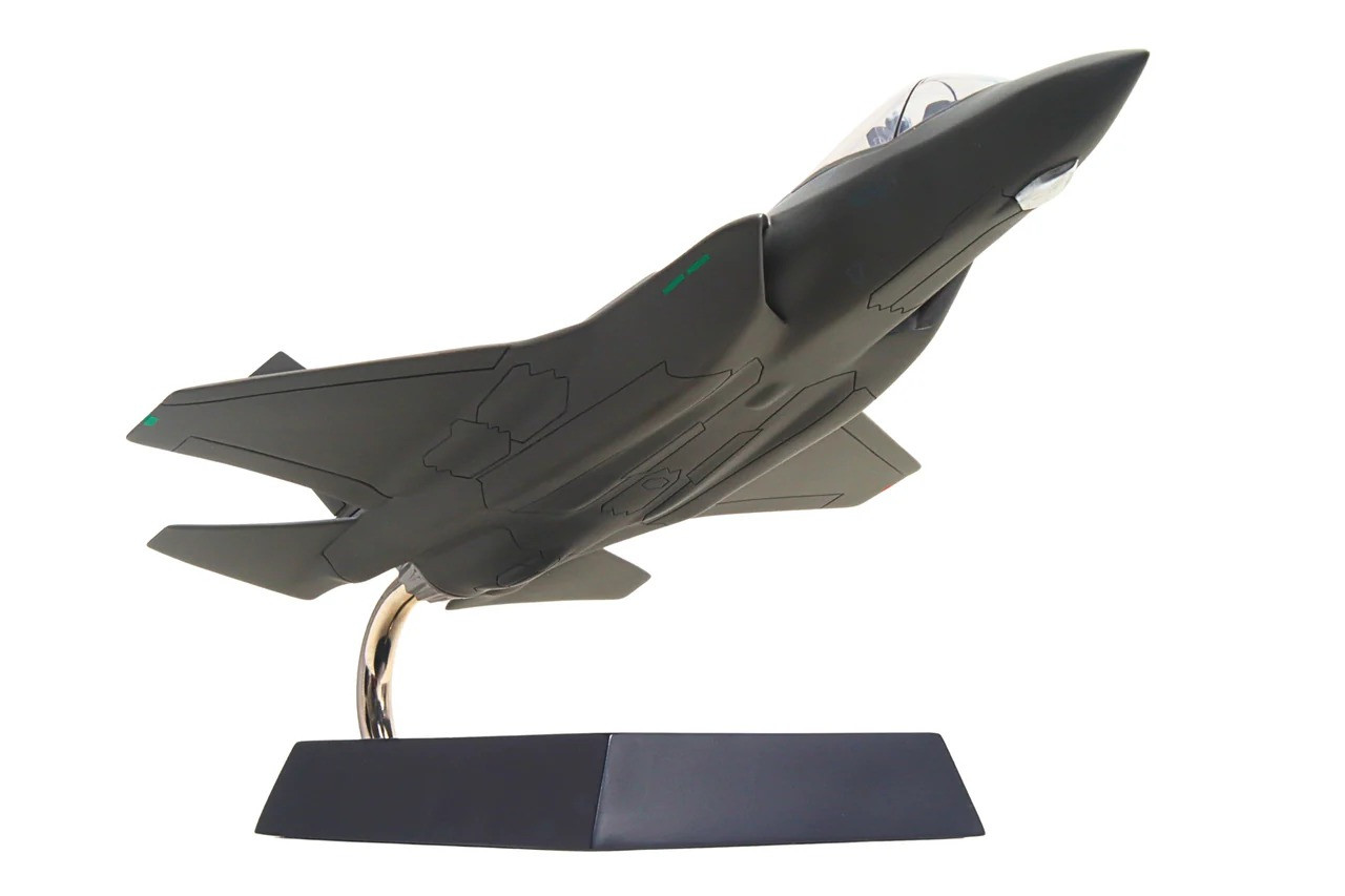 F-35A Lightning II 1:48 Scale Model – EXB40748 | Diecast Airplane