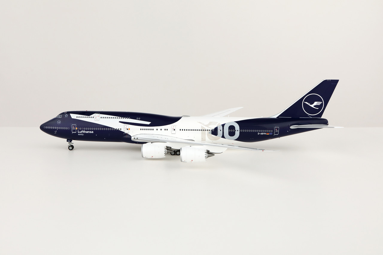 SQ Wings Lufthansa Boeing 747-8 Reg: D-ABYN 