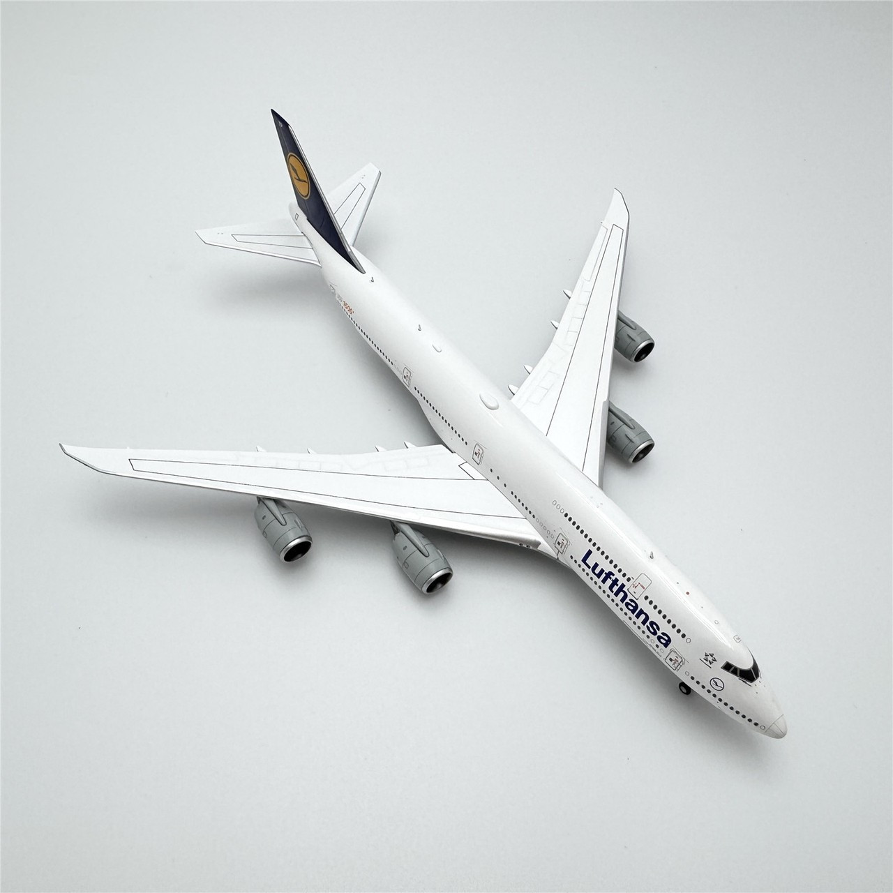 Lufthansa Boeing 747-8 Reg: D-ABYP YY74807 Scale 1:400