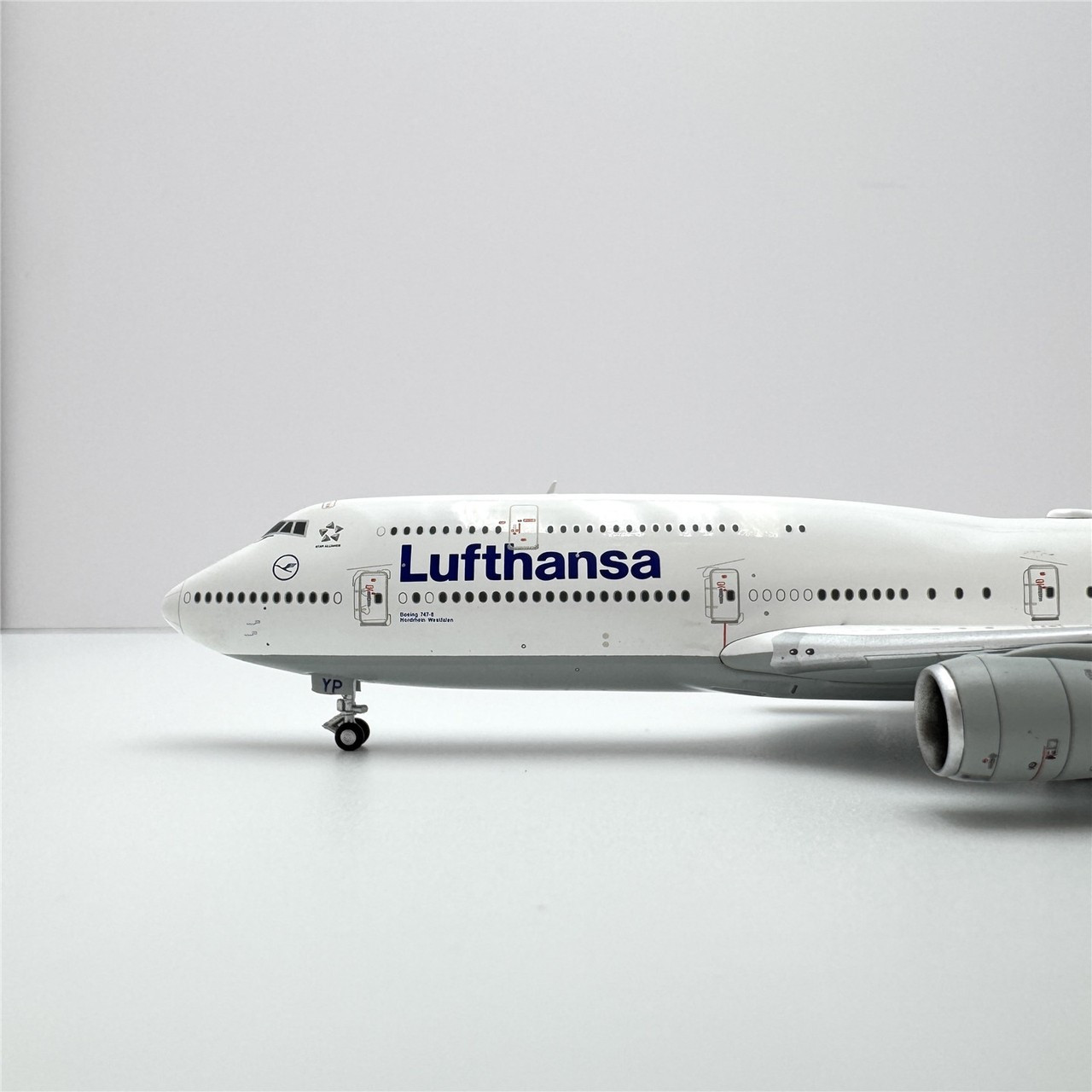 Lufthansa Boeing 747-8 Reg: D-ABYP YY74807 Scale 1:400